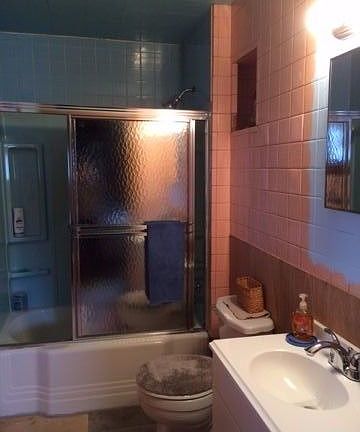 4th image of 35 Hazzard St