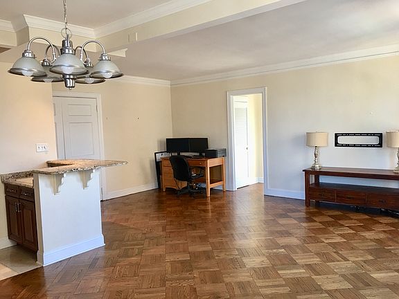 5th image of 2052 N Lincoln Park W APT 405