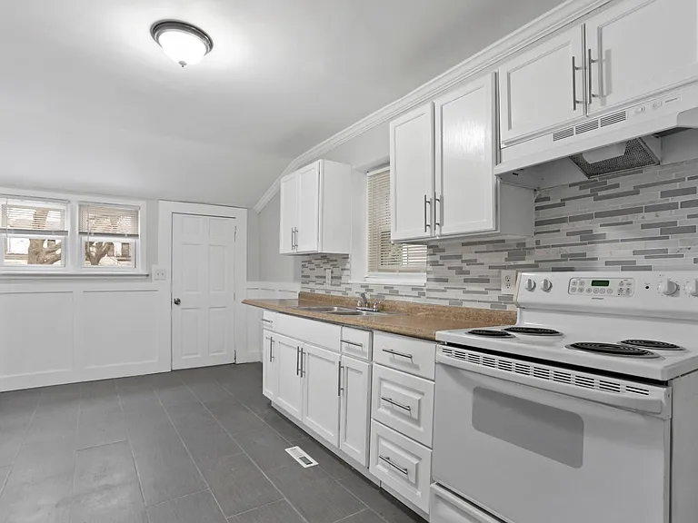 393 Huntington St — Photo 5