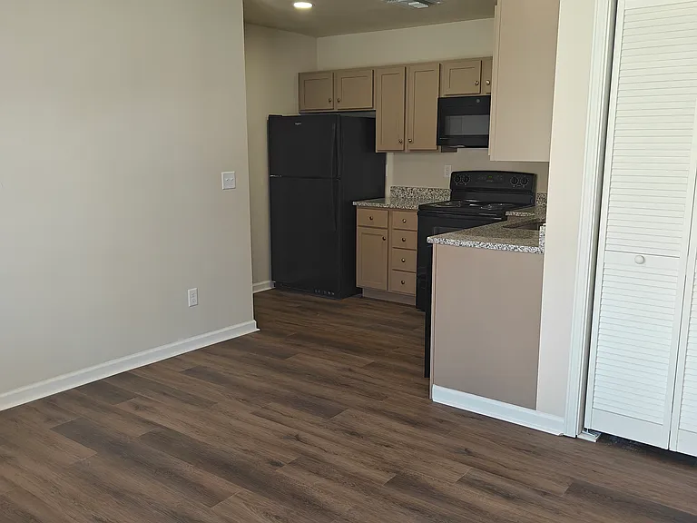 Fox Meadows Apartments — Photo 6