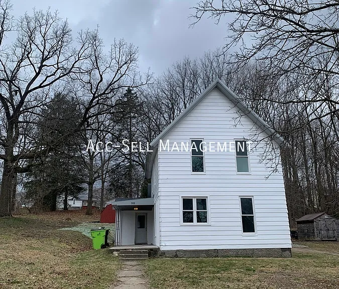 705 W Grove St — Photo 1