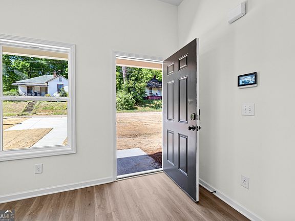 5th image of 1015 Stonewall St