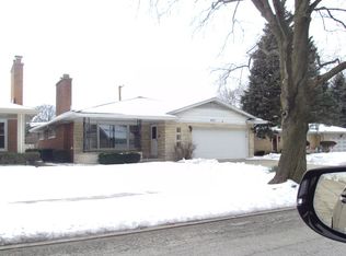 8057 Country Club Ln, North Riverside, IL 60546