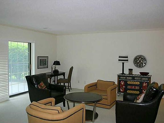 2nd image of 100 Thompson Dr SE