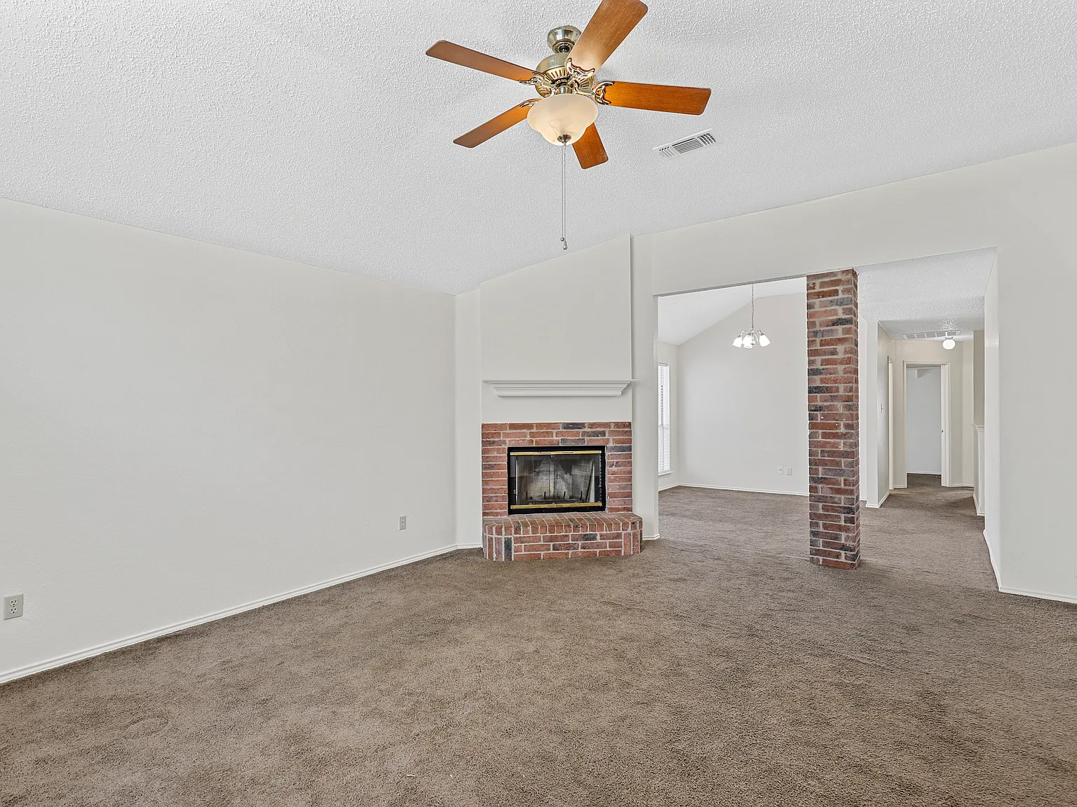 2804 Monthaven Dr; Arlington 76001 - 1 — Photo 2
