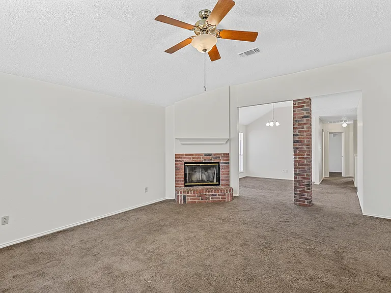 2804 Monthaven Dr — Photo 2