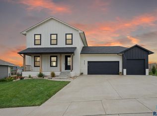 8400 E Willow Leaf St, Sioux Falls, SD 57110