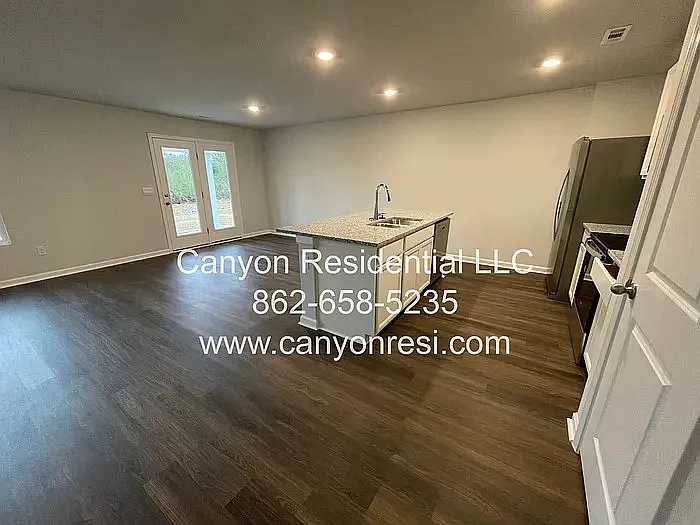 122 Syd Rd — Photo 4