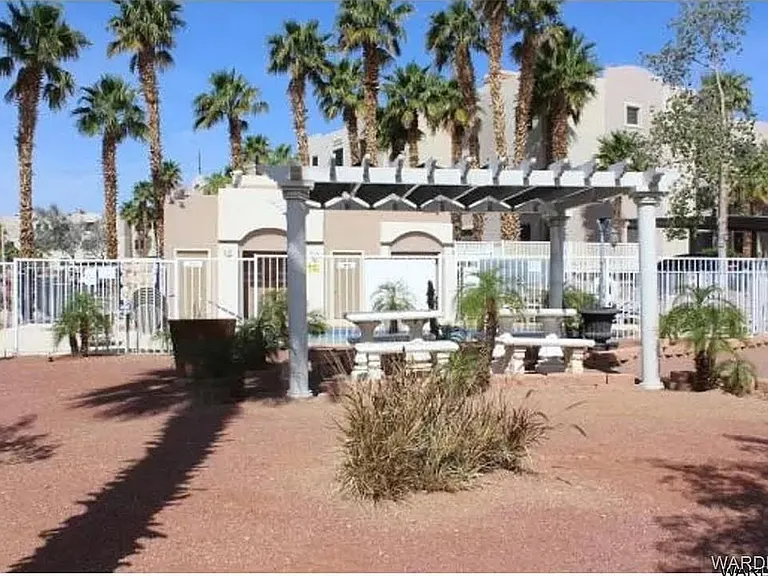 2060 Mesquite Ln #F105 — Photo 18