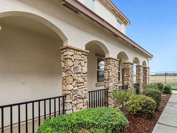 3rd image of 1500 Hudson Cir