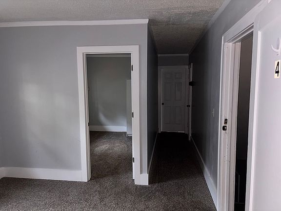 4th image of 810 Thayer St APT 4