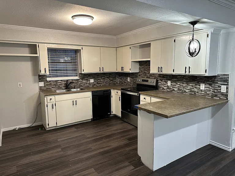 406 E Hunt St — Photo 7
