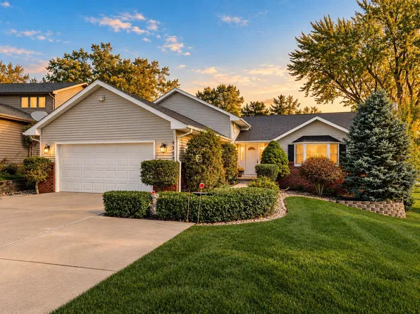 4912 Sandy Beach Dr, Crown Point, IN 46307