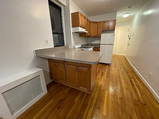 5th image of 341 E 65th St #3FW
