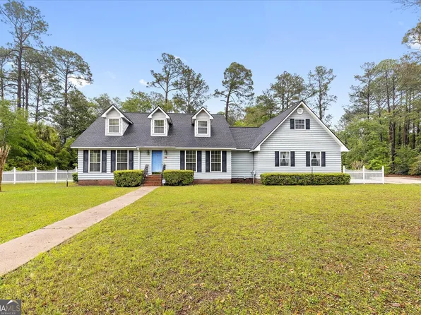 916 6th St, Folkston, GA 31537