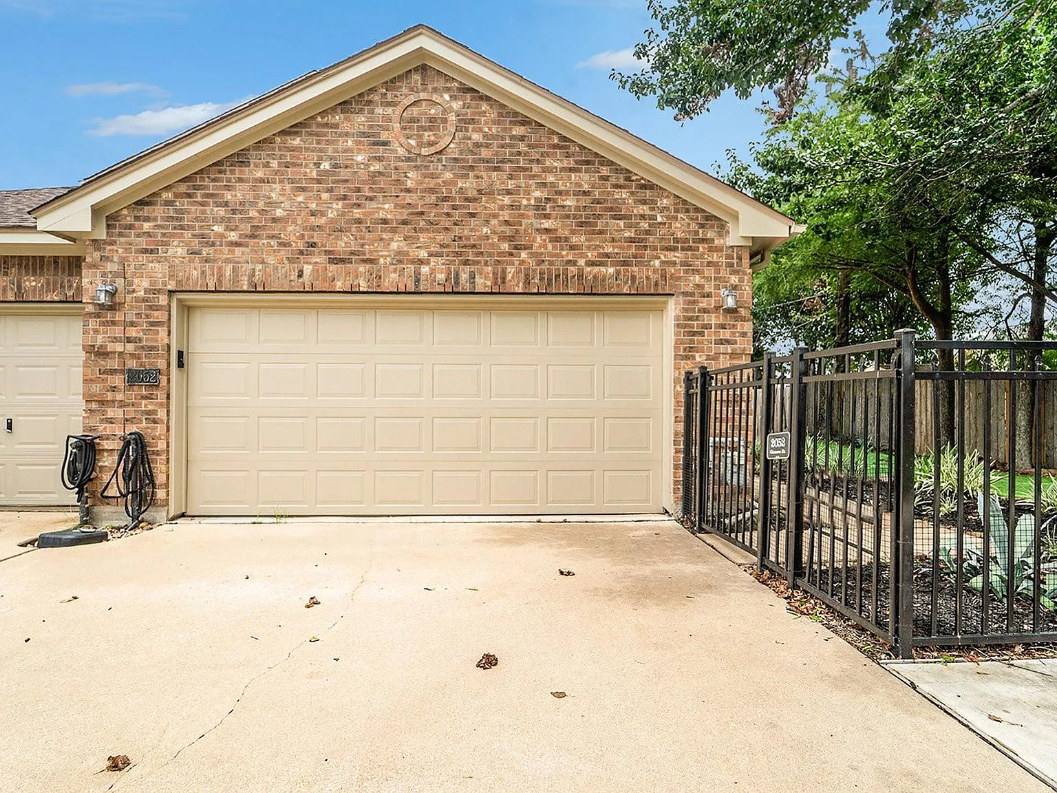 2 bed, 2.5 bath, 1796 sqft, $2,350 — Photo 2