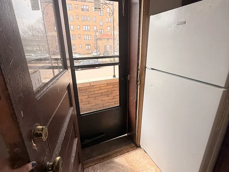 4002 N Farwell Ave #8 — Photo 10