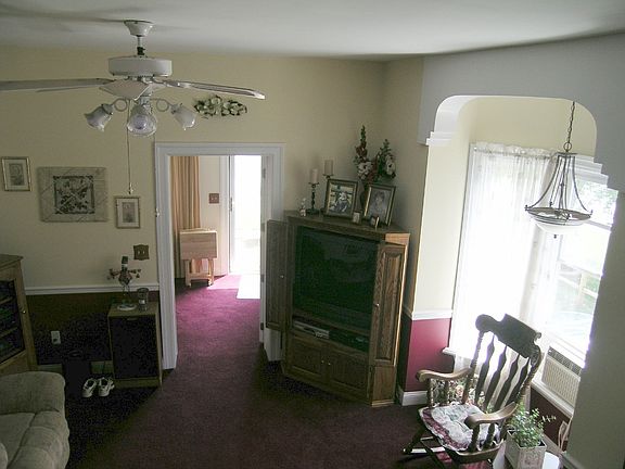 High Ceilings Thruout