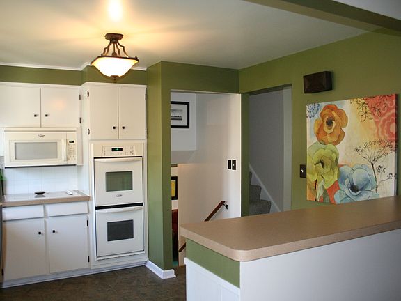 5th image of 14 Woodmere Dr