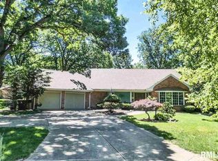 5201 N Shag Bark Cir, Peoria, IL