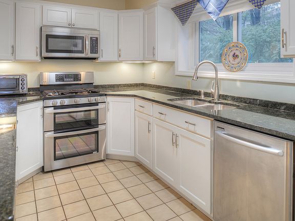 2nd image of 178 Whalers Ln
