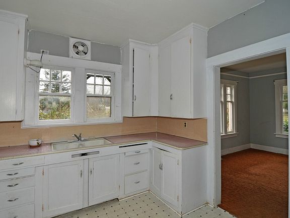 3rd image of 6107 132nd St NE