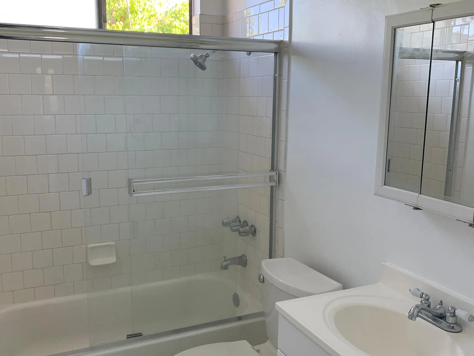1315 Bates Ave — Photo 2