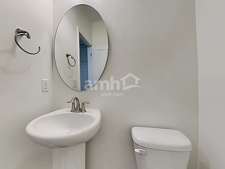 505 W Lionel Rd — Photo 10