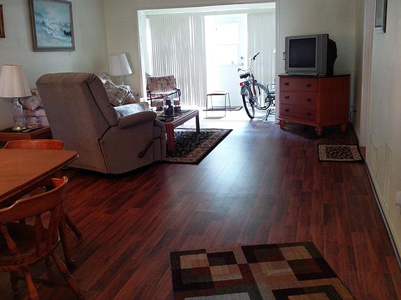 5th image of 10 S Highland Ave #1011