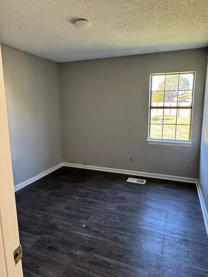 Building Photo - 223A Cedar Ridge Cv