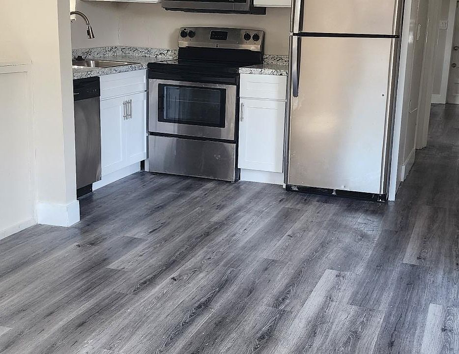 1st image of 2113 NE 9th Ave #3