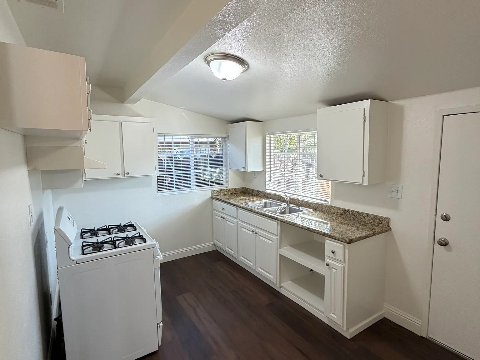 204 E Alhambra Ave — Photo 3