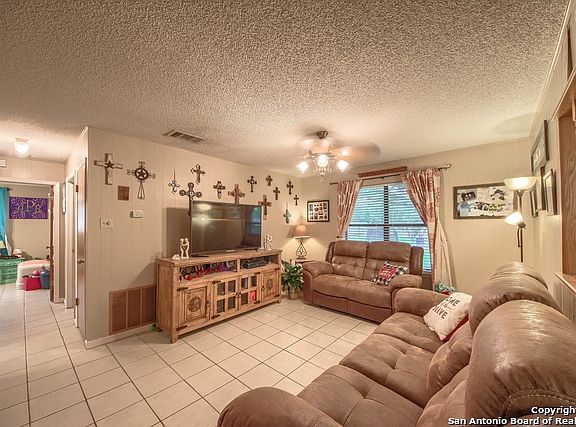 5th image of 527 Low Meadow Dr