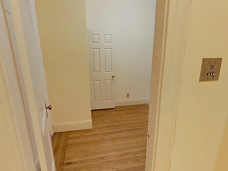 55 Queensberry St #16 — Photo 5