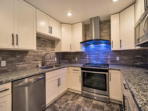 5th image of 3202 E Clarendon Ave