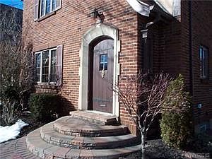 2nd image of 844 College Ave