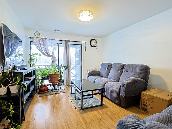 5th image of 1030 Cottonwood Ct APT 2A