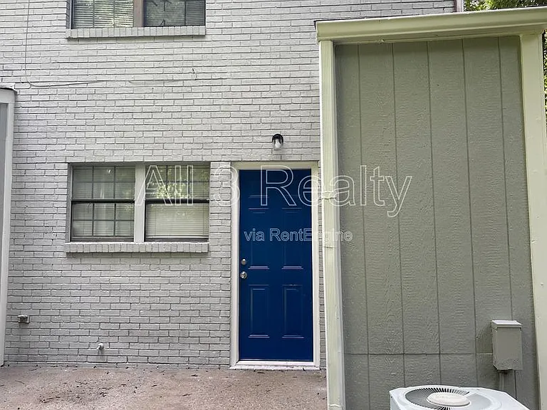 120 Meadowbrook Ct #C — Photo 13