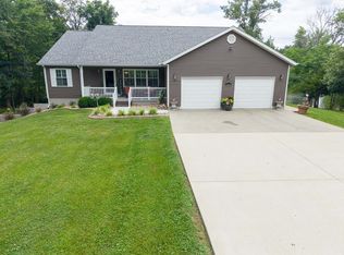 10829 Clubview Ct, Benton, IL 62812