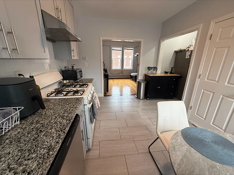 29 Waverly St #3 — Photo 18