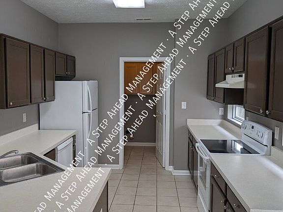 3rd image of 6631 Dunsdin Dr