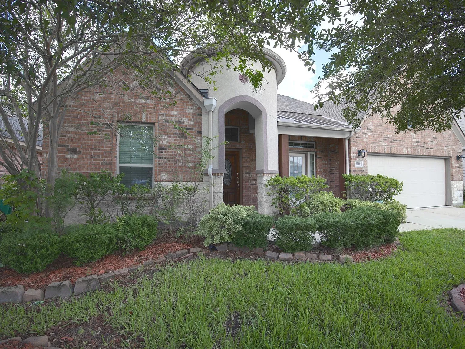 4 bed, 3.5 bath, 2804 sqft, $2,800 — Photo 1