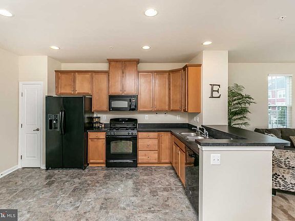 3rd image of 591 Fox River Hills Way