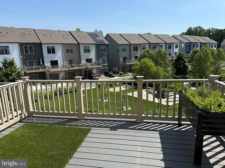 221 Narrowleaf Way — Photo 34