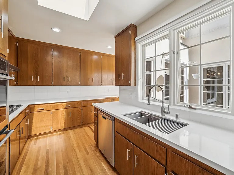 1750 N Point St — Photo 22