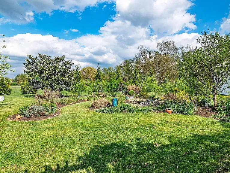 1097 Underwood Rd — Photo 43