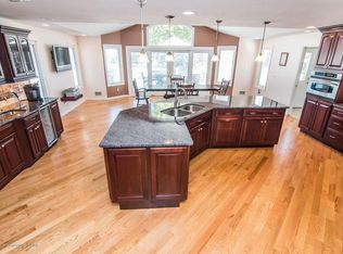 15 Burdge Dr, Middletown, NJ 07748