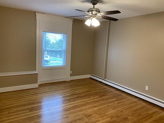 5th image of 7-9 Pleasant St #7B