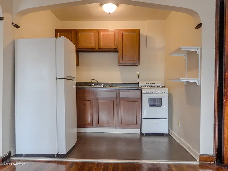 1514 E Long St — Photo 6