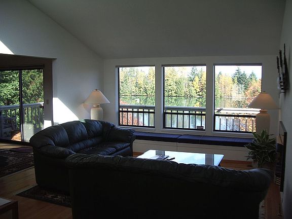 2nd image of 4615 Lakeridge Dr E